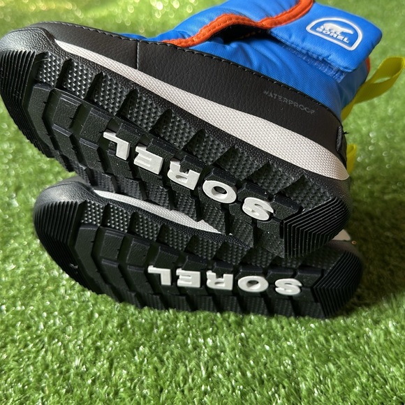 Sorel Kids Whitney II Boots - Toddler and Pre-School Sizes NWT - Picture 4 of 6